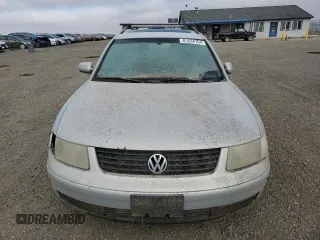 2000 Volkswagen Passat z VIN WVWRH23B6YE274455, wystawiony jako Copart lot #81634704 z przebiegiem 154 076 mil mil oraz Czysty tytuł • Clean title. Historia ofert i sprzedaży dostępna na DreamBid. Obrazek 5.