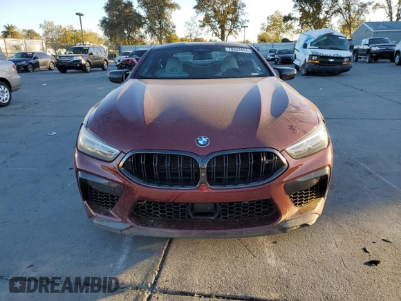 2020 BMW M8 z VIN WBSAE0C02LCD25474, wystawiony jako Copart lot #79533434 z przebiegiem Nie podano mil oraz Szkoda całkowita • Salvage title. Historia ofert i sprzedaży dostępna na DreamBid. Obrazek 5.