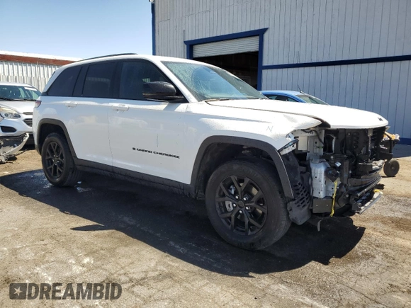 2024 Jeep Grand Cherokee Altitude with VIN 1C4RJHAGXRC142169, listed as a Copart auction lot 58190075 with 42,755 mi miles and Clean title. Bid and sale history available at DreamBid. Image 4.