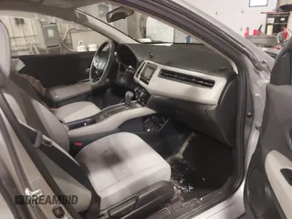 2021 Honda HR-V LX with VIN 3CZRU6H39MM756193, listed as a IAAI auction lot 41468120 with 22,652 mi miles. Bid and sale history available at carsss.com. Image 5.