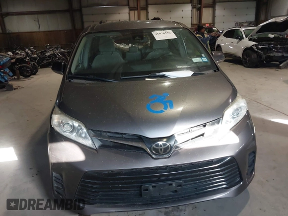 2018 Toyota Sienna LE Auto Access Seat with VIN 5TDKZ3DC4JS906025, listed as a IAAI auction lot 41078552 with 227,565 mi miles. Bid and sale history available at carsss.com. Image 12.