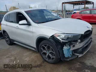 2018 BMW X1 sDrive28i with VIN WBXHU7C38J5L05985, listed as a IAAI auction lot 42014649 with 77,082 mi miles. Bid and sale history available at carsss.com. Image 1.