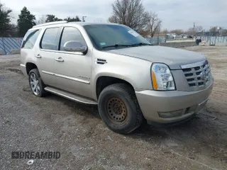 2008 Cadillac Escalade with VIN 1GYFK63838R197367, listed as a IAAI auction lot 42018687 with 168,602 mi miles. Bid and sale history available at carsss.com. Image 1.