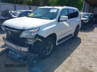 2013 Lexus GX 460 Premium z VIN JTJJM7FX8D5056053, wystawiony jako IAAI lot #42167295 z przebiegiem 189 652 mil mil oraz . Historia ofert i sprzedaży dostępna na DreamBid. Obrazek 2.