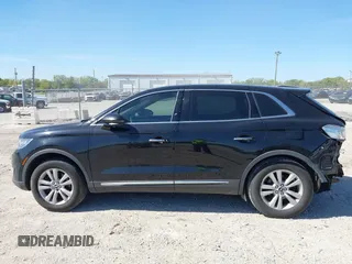 2017 Lincoln MKX Premiere z VIN 2LMPJ6JR9HBL10962, wystawiony jako IAAI lot #42243135 z przebiegiem 94 467 mil mil oraz . Historia ofert i sprzedaży dostępna na DreamBid. Obrazek 14.