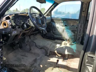 2002 GMC Yukon SLT z VIN 1GKEC13TX2R241172, wystawiony jako Copart lot #47281635 z przebiegiem Nie podano mil oraz Szkoda całkowita • Salvage title. Historia ofert i sprzedaży dostępna na DreamBid. Obrazek 7.