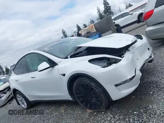 2023 Tesla Model Y Long Range z VIN 7SAYGAEEXPF647352, wystawiony jako IAAI lot #41955933 z przebiegiem Nie podano mil oraz . Historia ofert i sprzedaży dostępna na DreamBid. Obrazek 14.
