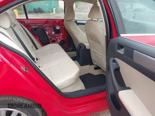 2015 Volkswagen Jetta SE z VIN 3VWD17AJ7FM204019, wystawiony jako IAAI lot #42279830 z przebiegiem 115 901 mil mil oraz . Historia ofert i sprzedaży dostępna na DreamBid. Obrazek 8.