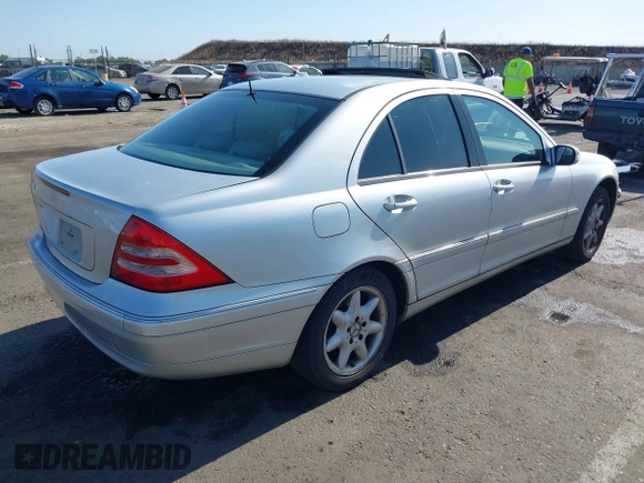 2002 Mercedes-Benz C 230/260/280/320 с VIN WDBRF61J62F233802, выставлен на аукционе IAAI как лот 42574637 с пробегом 238 810 миль миль и . История ставок и продаж доступна на DreamBid. Изображение 4.