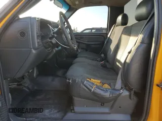 1999 GMC New Sierra 1500 SL with VIN 1GTEC14V1XE519984, listed as a Copart auction lot 49338825 with 304,929 mi miles and Salvage Title. Bid and sale history available at carsss.com. Image 7.