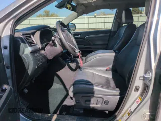 2017 Toyota Highlander Limited z VIN 5TDDZRFHXHS361852, wystawiony jako Copart lot #52359305 z przebiegiem 111 228 mil mil oraz Szkoda całkowita • Salvage title. Historia ofert i sprzedaży dostępna na DreamBid. Obrazek 7.