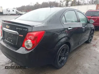2016 Chevrolet Sonic LTZ z VIN 1G1JE5SB8G4143596, wystawiony jako IAAI lot #41874653 z przebiegiem 148 855 mil mil oraz . Historia ofert i sprzedaży dostępna na DreamBid. Obrazek 4.