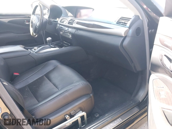 2014 Lexus LS 460 L с VIN JTHGL5EFXE5051451, выставлен на аукционе IAAI как лот 42043182 с пробегом 106 409 миль миль и . История ставок и продаж доступна на DreamBid. Изображение 5.