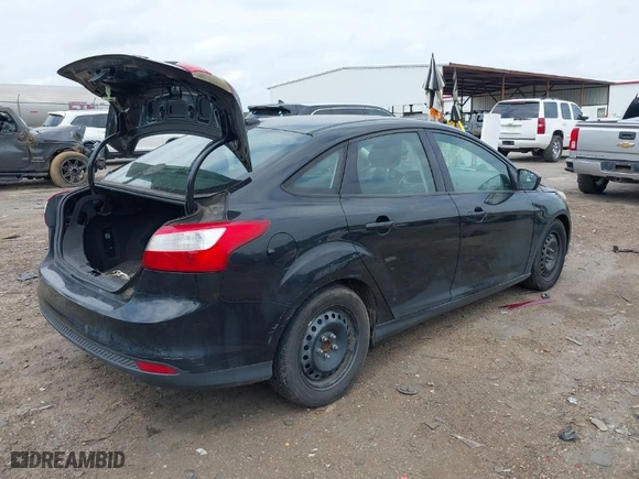 2012 Ford Focus SE with VIN 1FAHP3F21CL374814, listed as a IAAI auction lot 41940935 with 224,707 mi miles. Bid and sale history available at carsss.com. Image 4.