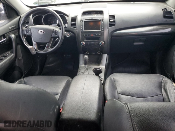 2013 Kia Sorento EX с VIN 5XYKU4A61DG351443, выставлен на аукционе Copart как лот 86988774 с пробегом 196 542 миль миль и Списание • Salvage title. История ставок и продаж доступна на DreamBid. Изображение 8.