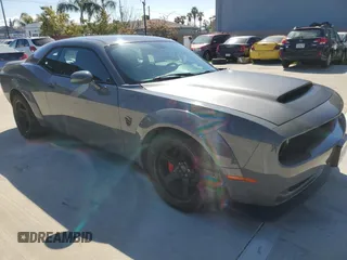 2018 Dodge Challenger z VIN 2C3CDZH90JH102960, wystawiony jako Copart lot #49121955 z przebiegiem 39 574 mil mil oraz Czysty tytuł • Clean title. Historia ofert i sprzedaży dostępna na DreamBid. Obrazek 1.
