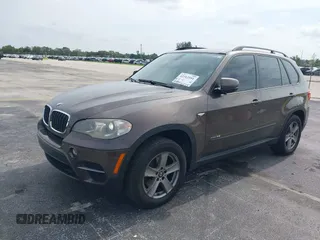 2012 BMW X5 35i z VIN 5UXZV4C53CL991140, wystawiony jako IAAI lot #42312591 z przebiegiem 115 875 mil mil oraz . Historia ofert i sprzedaży dostępna na DreamBid. Obrazek 2.