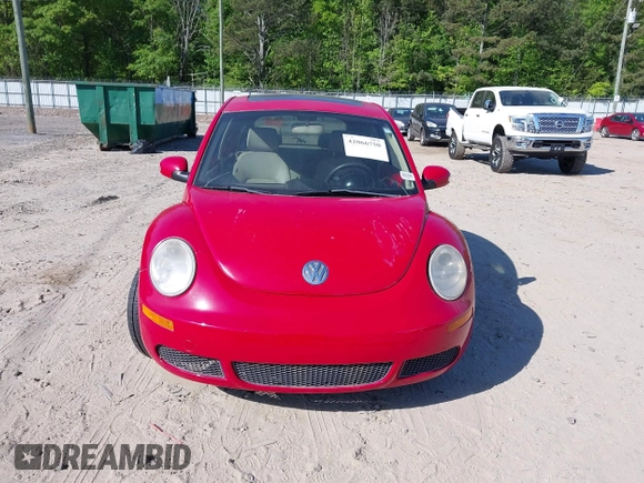 2006 Volkswagen New Beetle Coupe with VIN 3VWRW31C86M414081, listed as a IAAI auction lot 42066750 with 185,904 mi miles. Bid and sale history available at carsss.com. Image 6.