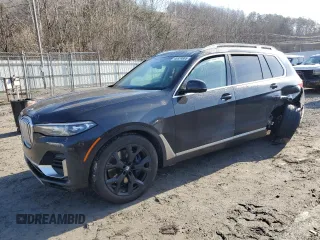 2021 BMW X7 xDrive40i z VIN 5UXCW2C06M9G15321, wystawiony jako Copart lot #46824665 z przebiegiem Nie podano mil oraz Szkoda całkowita • Salvage title. Historia ofert i sprzedaży dostępna na DreamBid. Obrazek 1.