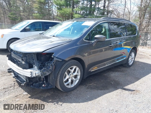 2017 Chrysler Pacifica Touring L with VIN 2C4RC1BG3HR511492, listed as a IAAI auction lot 41922578 with 139,393 mi miles and . Bid and sale history available at DreamBid. Image 2.
