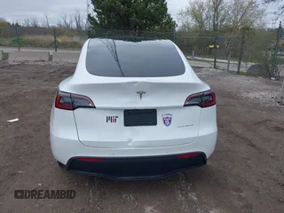 2022 Tesla Model Y Long Range with VIN 7SAYGDEE1NF421098, listed as a IAAI auction lot 42177555 with 55,855 mi miles and . Bid and sale history available at carsss.com. Image 17.