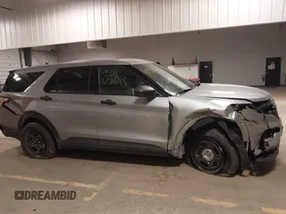 2023 Ford Police Interceptor Utility z VIN 1FM5K8AB3PGA35241, wystawiony jako IAAI lot #41505013 z przebiegiem 13 136 mil mil oraz . Historia ofert i sprzedaży dostępna na DreamBid. Obrazek 13.