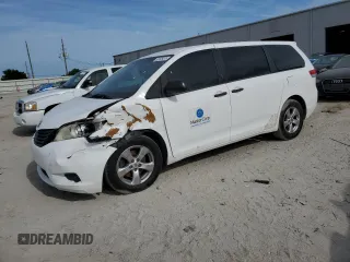 2013 Toyota Sienna L z VIN 5TDZK3DC7DS386989, wystawiony jako Copart lot #55105475 z przebiegiem 217 908 mil mil oraz Szkoda całkowita • Salvage title. Historia ofert i sprzedaży dostępna na DreamBid. Obrazek 1.