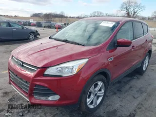 2016 Ford Escape SE with VIN 1FMCU0GX5GUA10252, listed as a IAAI auction lot 41686745 with 37,000 mi miles. Bid and sale history available at carsss.com. Image 2.