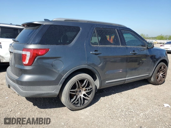 2018 Ford Explorer XLT z VIN 1FM5K7D83JGA54860, wystawiony jako Copart lot #50324645 z przebiegiem 167 304 mil mil oraz Czysty tytuł • Clean title. Historia ofert i sprzedaży dostępna na DreamBid. Obrazek 3.