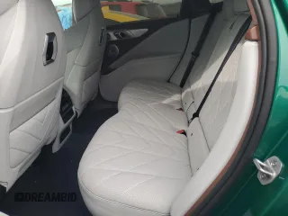 2024 BMW XM z VIN 5YM23CS05R9V07202, wystawiony jako Copart lot #42382675 z przebiegiem 10 028 mil mil oraz Szkody całkowita. Historia ofert i sprzedaży dostępna na DreamBid. Obrazek 11.