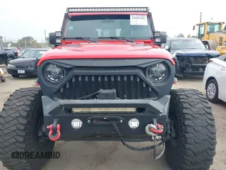 2020 Jeep Gladiator Rubicon with VIN 1C6JJTBG4LL178260, listed as a IAAI auction lot 42602460 with 61,899 mi miles and . Bid and sale history available at DreamBid. Image 6.