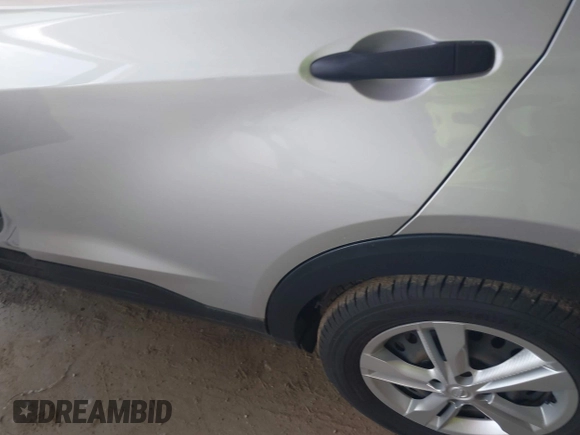 2019 Nissan Kicks S z VIN 3N1CP5CU5KL555586, wystawiony jako IAAI lot #42426743 z przebiegiem 122 015 mil mil oraz . Historia ofert i sprzedaży dostępna na DreamBid. Obrazek 6.