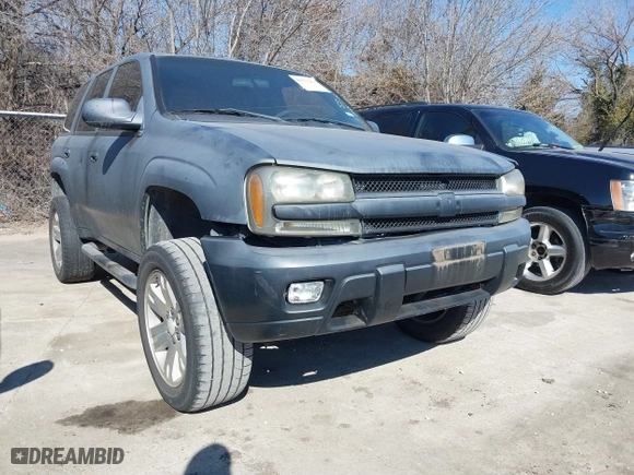 2004 Chevrolet TrailBlazer LS with VIN 1GNDT13S542140462, listed as a IAAI auction lot 41373253 with 176,174 mi miles. Bid and sale history available at carsss.com. Image 1.