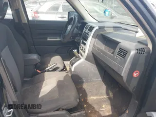 2008 Jeep Patriot Sport with VIN 1J8FT28W98D762682, listed as a IAAI auction lot 41944608 with 189,000 mi miles. Bid and sale history available at carsss.com. Image 5.