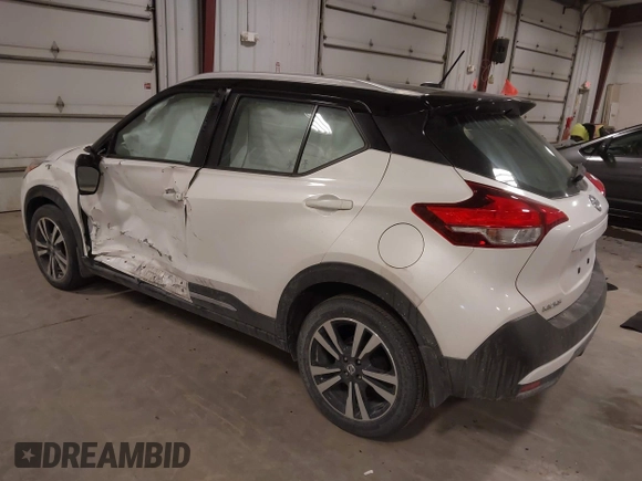 2019 Nissan Kicks SR with VIN 3N1CP5CU8KL550656, listed as a IAAI auction lot 41490725 with 33,281 mi miles. Bid and sale history available at carsss.com. Image 3.