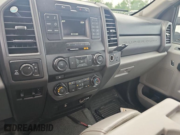 2018 Ford F-250 XLT with VIN 1FTBF2B61JEB24898, listed as a IAAI auction lot 42854197 with 108,352 mi miles and . Bid and sale history available at DreamBid. Image 26.