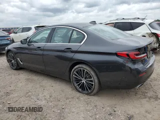 2021 BMW 5 Series 530i z VIN WBA53BH08MWW96605, wystawiony jako Copart lot #54408375 z przebiegiem 83 698 mil mil oraz Szkoda całkowita • Salvage title. Historia ofert i sprzedaży dostępna na DreamBid. Obrazek 2.
