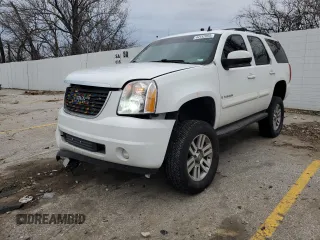 2008 GMC Yukon SLT w/4SB with VIN 1GKFK13048J216451, listed as a Copart auction lot 44142055 with 279,756 mi miles and Salvage Title. Bid and sale history available at carsss.com. Image 1.