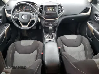 2018 Jeep Cherokee Latitude z VIN 1C4PJLCB4JD622833, wystawiony jako Copart lot #65968905 z przebiegiem 223 760 mil mil oraz Nie do naprawy • Non repairable. Historia ofert i sprzedaży dostępna na DreamBid. Obrazek 8.