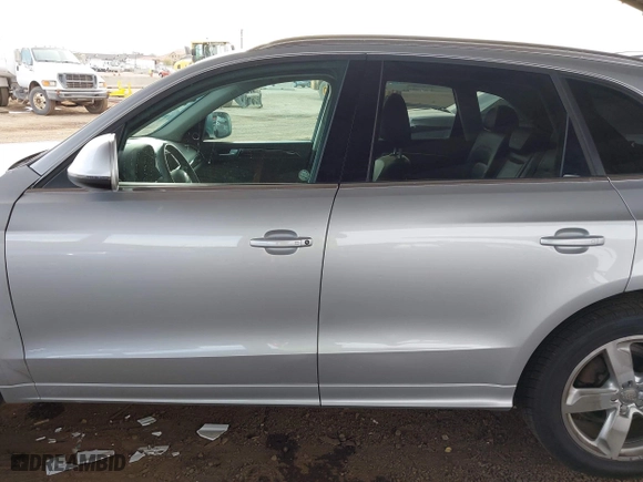 2011 Audi Q5 3.2L Premium Plus with VIN WA1DKAFPXBA063247, listed as a IAAI auction lot 41240885 with 110,412 mi miles. Bid and sale history available at carsss.com. Image 14.