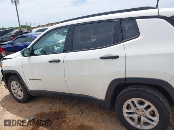 2018 Jeep Compass Sport z VIN 3C4NJCAB0JT471302, wystawiony jako IAAI lot #42318825 z przebiegiem 82 328 mil mil oraz . Historia ofert i sprzedaży dostępna na DreamBid. Obrazek 14.