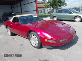 1991 Chevrolet Corvette z VIN 1G1YY3382M5116414, wystawiony jako IAAI lot #42219110 z przebiegiem Nie podano mil oraz . Historia ofert i sprzedaży dostępna na DreamBid. Obrazek 1.