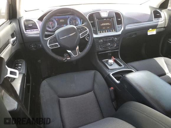 2018 Chrysler 300 Touring z VIN 2C3CCAAG4JH302012, wystawiony jako Copart lot #52806985 z przebiegiem 73 335 mil mil oraz Szkoda całkowita • Salvage title. Historia ofert i sprzedaży dostępna na DreamBid. Obrazek 8.