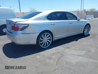 2007 Lexus LS 460 L z VIN JTHGL46F075011052, wystawiony jako IAAI lot #42284236 z przebiegiem 173 850 mil mil oraz . Historia ofert i sprzedaży dostępna na DreamBid. Obrazek 4.