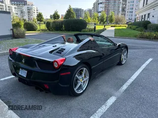 2015 Ferrari 458 Italia z VIN ZFF68NHA2F0205777, wystawiony jako Copart lot #70383224 z przebiegiem 48 939 mil mil oraz . Historia ofert i sprzedaży dostępna na DreamBid. Obrazek 4.