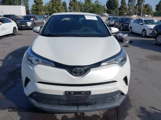 2018 Toyota C-HR XLE z VIN JTNKHMBX5J1007391, wystawiony jako IAAI lot #42432809 z przebiegiem 139 356 mil mil oraz . Historia ofert i sprzedaży dostępna na DreamBid. Obrazek 12.