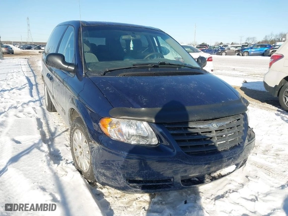 2006 Chrysler Town & Country SWB with VIN 1A4GP45R86B517370, listed as a IAAI auction lot 41638601 with NaN miles. Bid and sale history available at carsss.com. Image 1.