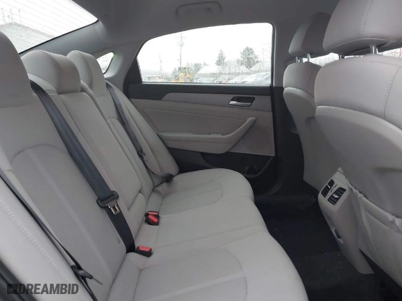 2019 Hyundai Sonata Sport with VIN 5NPE34AF2KH809108, listed as a IAAI auction lot 41476719 with 111,041 mi miles. Bid and sale history available at carsss.com. Image 8.