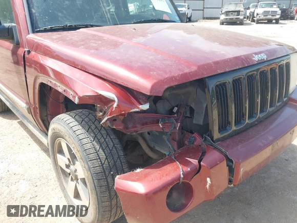 2008 Jeep Commander Sport z VIN 1J8HG48K08C232970, wystawiony jako IAAI lot #42014357 z przebiegiem 136 006 mil mil oraz . Historia ofert i sprzedaży dostępna na DreamBid. Obrazek 6.