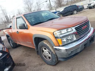 2005 GMC Canyon SLE Z85 with VIN 1GTCS196858102742, listed as a IAAI auction lot 41714279 with 166,436 mi miles. Bid and sale history available at carsss.com. Image 1.